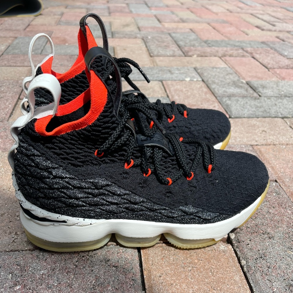 NIKE LEBRON 15 SHOES SIZE 6Y